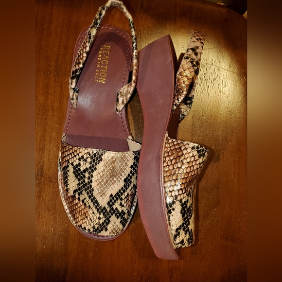 Kenneth Cole Snake design Platform Wedge Slingback Slip On Open Toe Sandal size7 - Picture 2 of 5